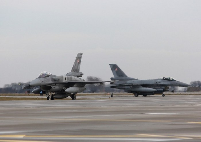 F-16 của Không quân Ba Lan trở về căn cứ